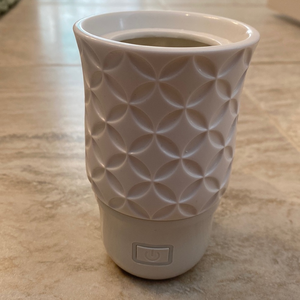 Scentsy wall fan with three scent pods